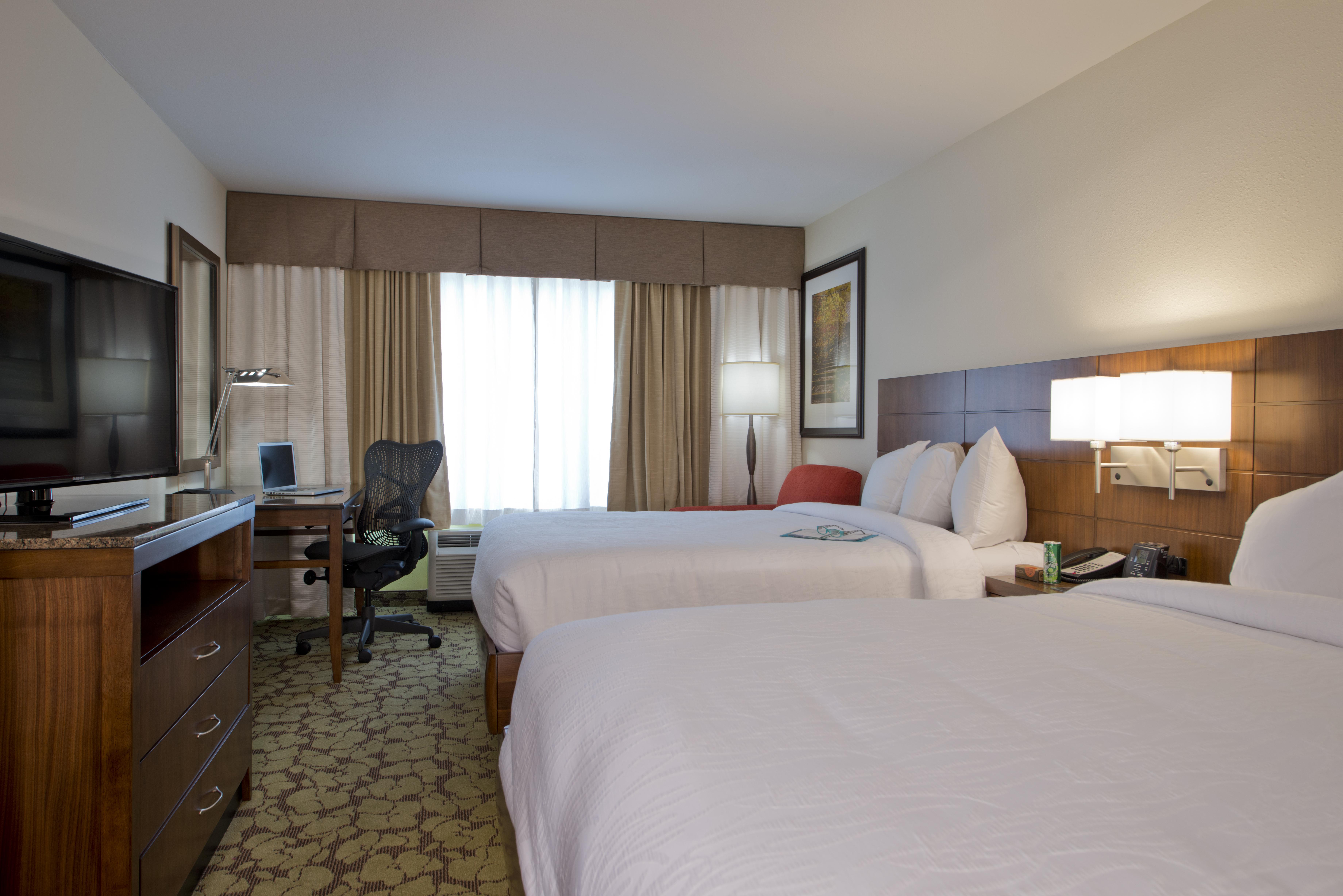 Graduate By Hilton Knoxville Room photo