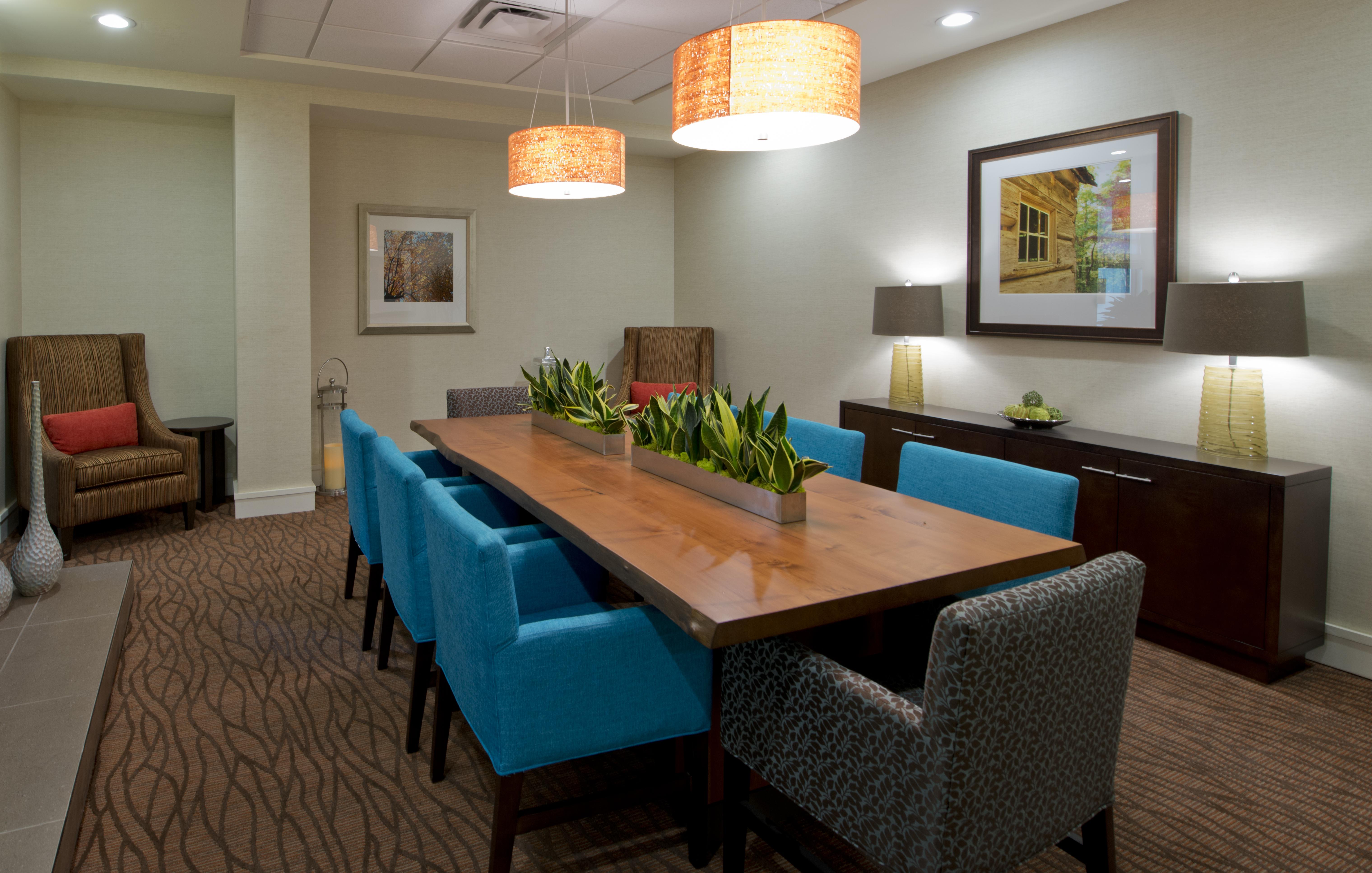 Graduate By Hilton Knoxville Room photo